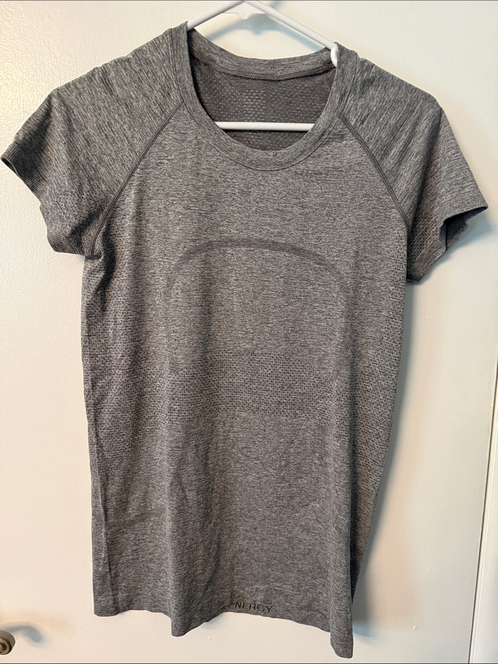 Lululemon Gray Women’s Short Sleeve Athletic Top
